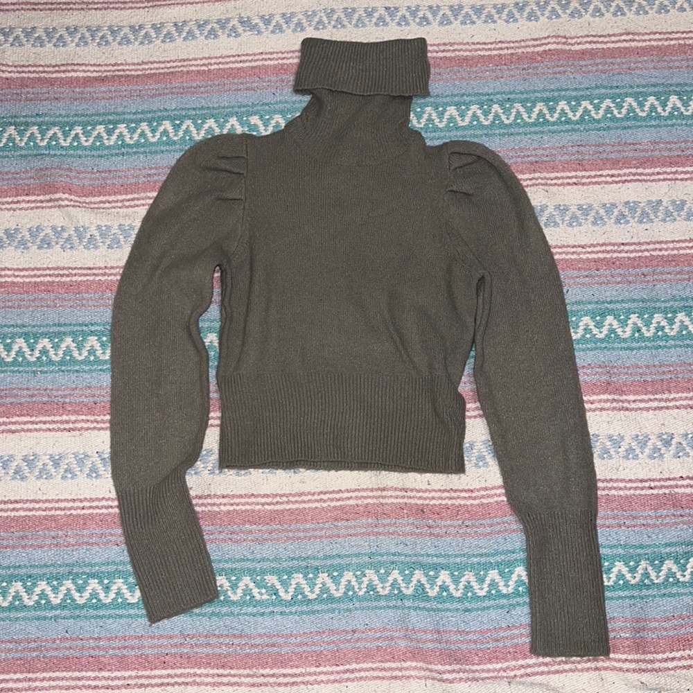 Streetwear Society taupe long-sleeved turtleneck sweater